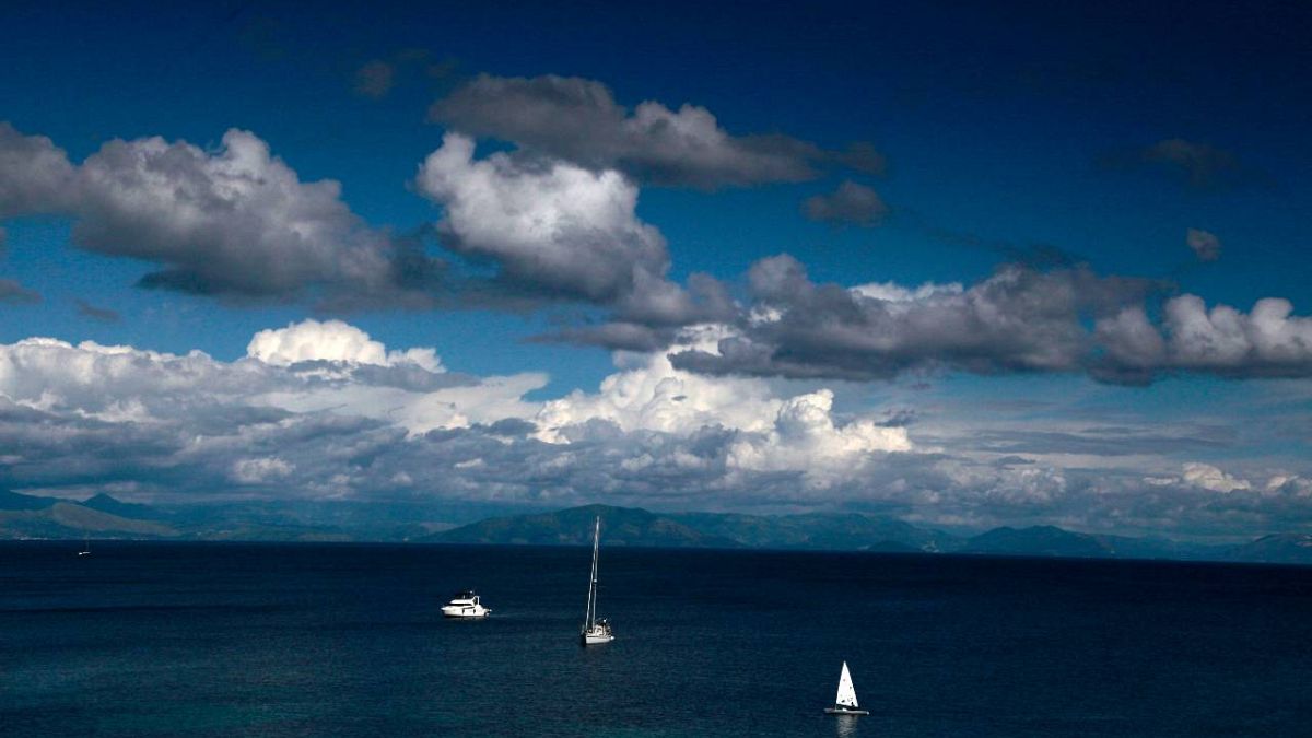 Yunanistan'ın İyon Denizi'nde bulunan en kuzeydeki adası Corfu'dan bir kare. Corfu'nun aynı zamanda Arnavutluk ilee da deniz sınırı bulunuyor.