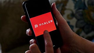 Cos'è Parler, il social network dei trumpiani oscurato da Google e Amazon
