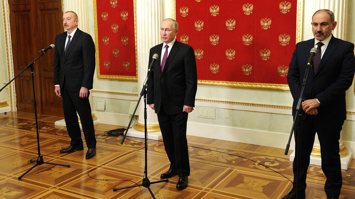 Rusya'da Putin, Aliyev ve Paşinyan ile Karabağ meselesini görüştü 