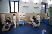Koronavírus: orvosok népszerűsítik az oltási kampányt