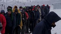Βοσνία: Αντιμέτωποι με το χιόνι και τις ασθένειες οι μετανάστες 