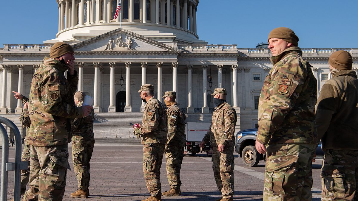 الحرس الوطني الأمريكي أمام مبنى الكابتول في واشنطن
