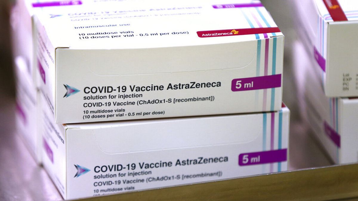 Una scatola contenente il vaccino AstraZeneca, il terzo che l'Europa potrebbe introdurre per i propri cittadini