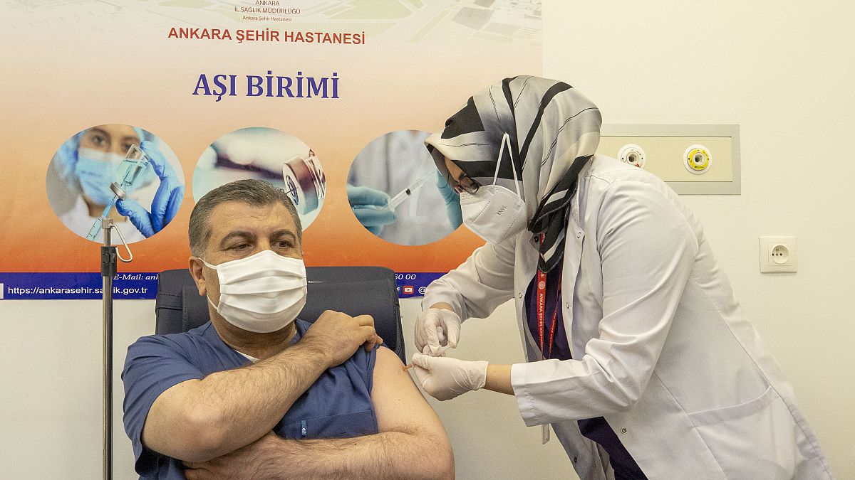 İlk CoronaVac aşısı, Ankara Şehir Hastanesi'nde Sağlık Bakanı Koca'ya yapıldı