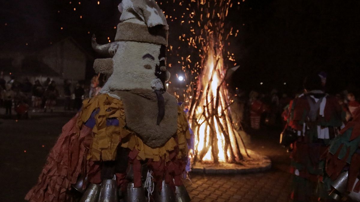 رقص و ماسک‌هایی برای دوری از ارواح شیطانی؛‌ بخشی از آئین ارتدکس‌های بلغارستان