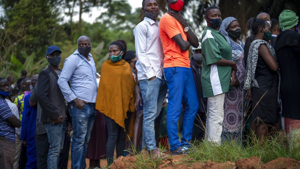 Hamar sorok alakultak ki Ugandában a szavazócédulák késése miatt