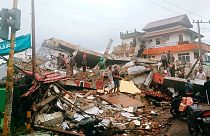 Endonezya'da deprem ve toprak kayması