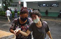 Familiar de vítima no hospital 28 de agosto, em Manaus