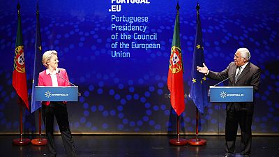 Η πρόεδρος της Ευρωπαϊκής Επιτροπής Ούρσουλα φον ντερ Λάιεν, και ο πρωθυπουργός της Πορτογαλίας, Αντόνιο Κόστα