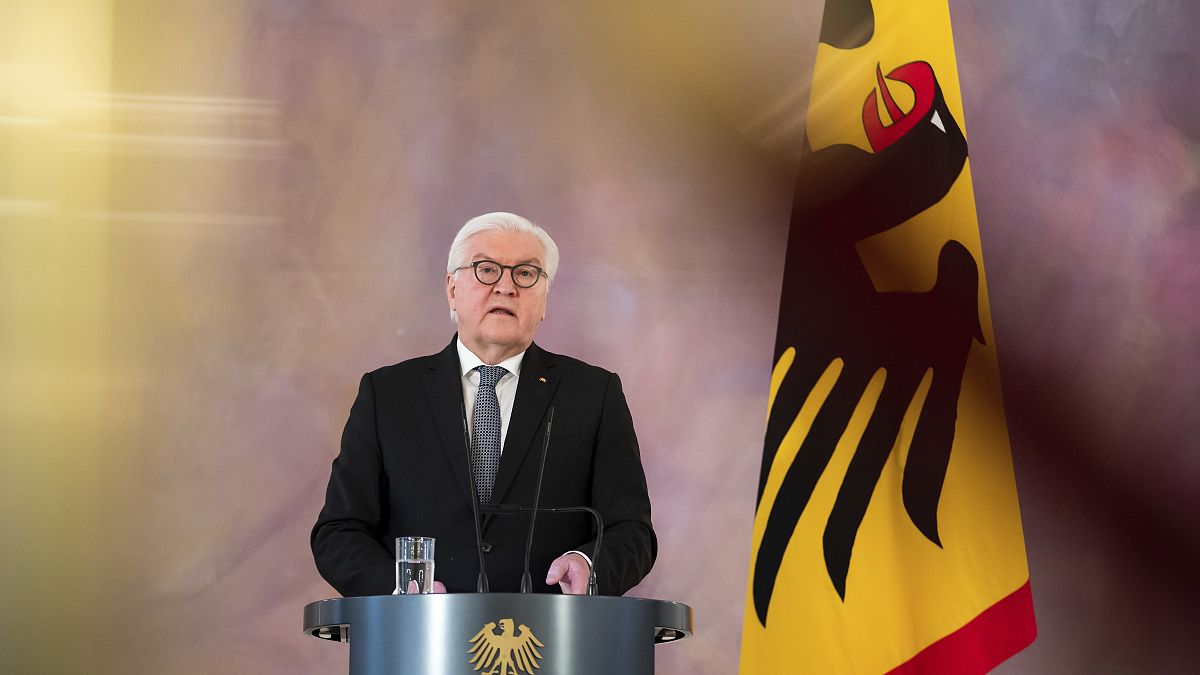 الرئيس الالماني يوجه نداء إلى العمال والنقابات العمالية إلى أن يلزموا بيوتهم في برلين أكثر ما يمكن. 2021/01/12