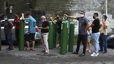 Lange Schlangen vor Krankenhäusern: Sauerstoffknappheit in Manaus