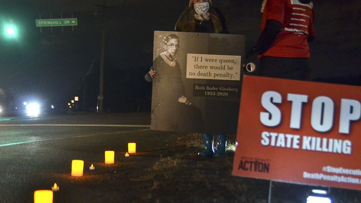 Dustin Higgs'in idamı öncesinde eylem yapan idam karşıtı aktivistler