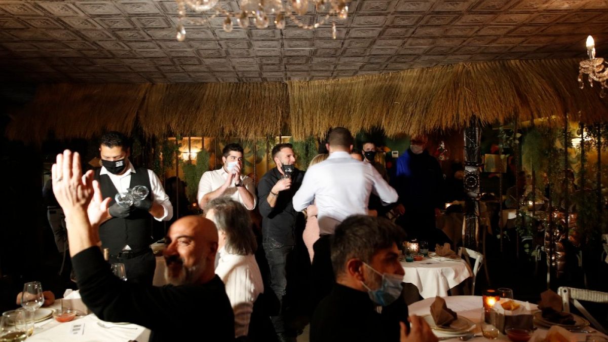 Restaurantes italianos desafiam restrições e abrem portas