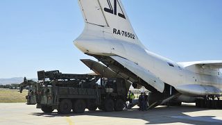 Доставка компонентов С-400 на аэродром под Анкарой, 27 августа 2019