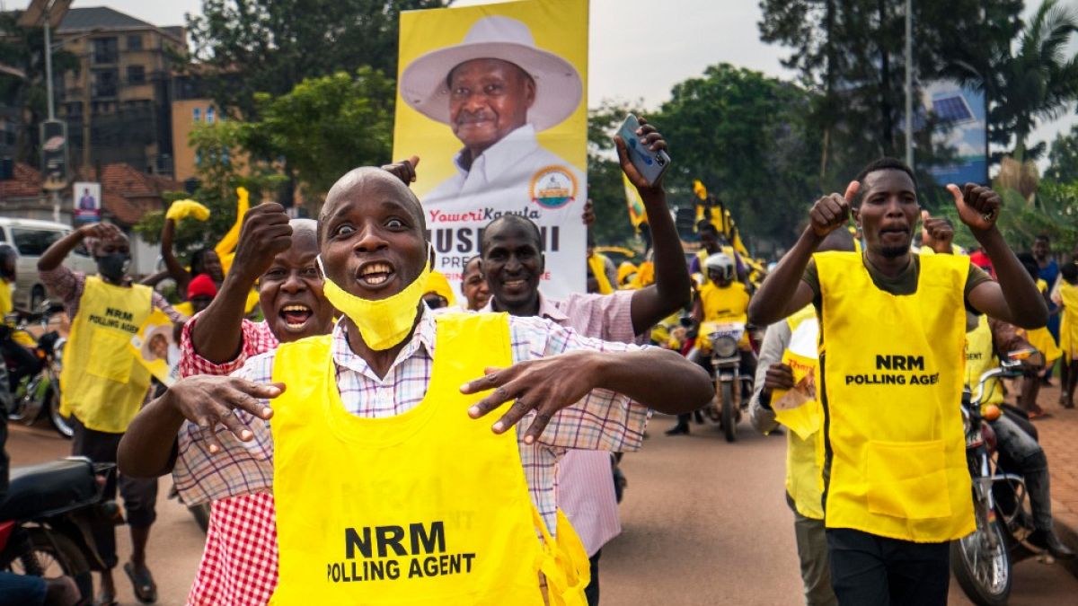 El presidente Museveni gana las elecciones en Uganda y el opositor Wine teme por su vida