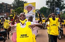 I sostenitori del presidente Museveni festeggiano a Kampala, Uganda