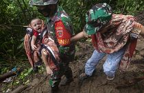 Erdbeben in Indonesien: mehr als 800 Verletzte