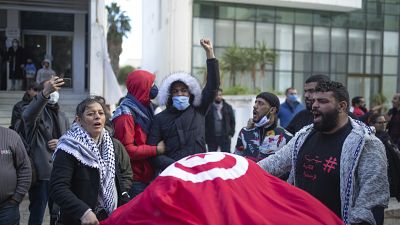 Tüntetők csaptak össze rendőrökkel Tunéziában