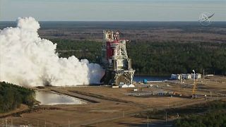 Prueba de fuego de los motores del cohete lunar de la NASA