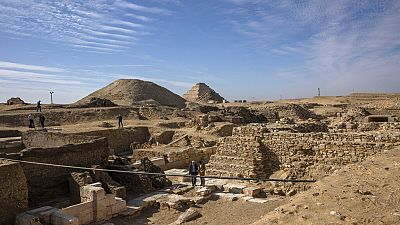 L'archéologue égyptien, Zahi Hawass, et son équipe ont mis au jour de nouveaux trésors archéologiques, dimanche 17 janvier 2021, à Saqqara, au sud du Caire, en Égypte. 