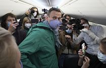 Navalny detido à chegada a Moscovo