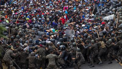 مهاجرون من هندوراس يشتبكون مع عناصر من جيش غواتيمالا