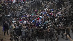 Guatemala : répression d'une caravane de migrants venue du Honduras