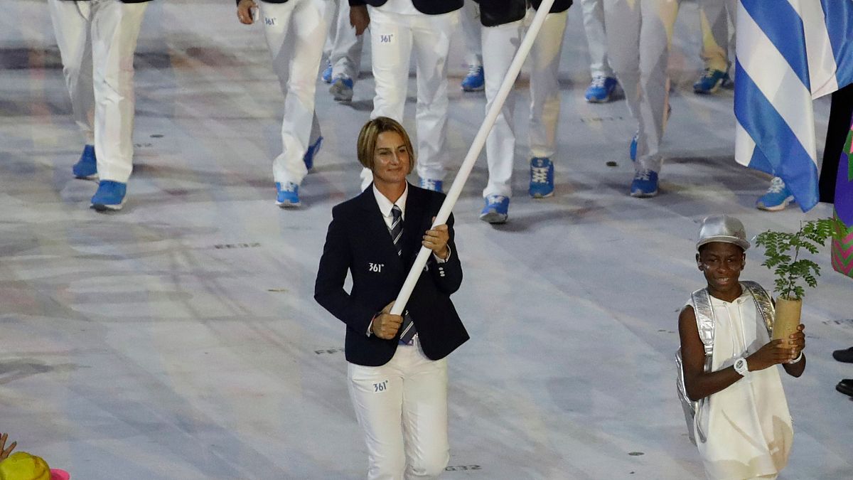 Η Σοφία Μπεκατώρου ως σημαιοφόρος στην Τελετή Έναρξης των Ολυμπιακών του Ριο το 2012