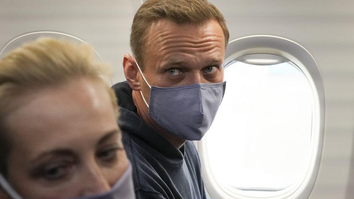 Алексей Навальный с женой Юлией на рейсе Берлин-Москва