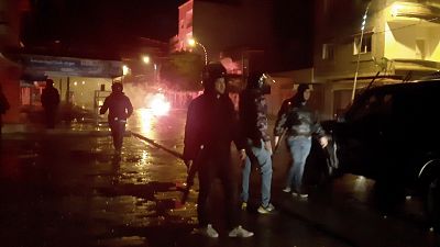 Полиция в ходе уличных столкновений в городе Сильяна 16 января 2021