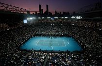 Australian Open на карантине: теннисисты вынуждены тренироваться в номерах отеля