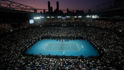 Australian Open на карантине: теннисисты вынуждены тренироваться в номерах отеля