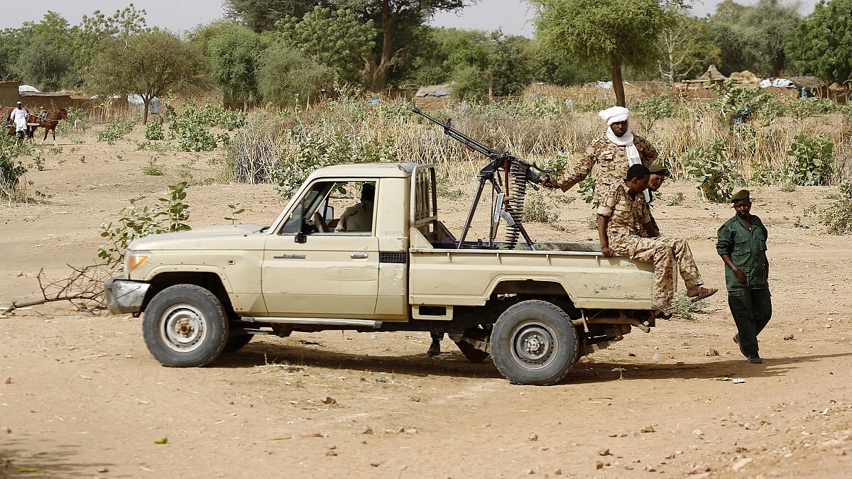 انتشرت القوات السودانية في الجنينة حيث بدأت الاشتباكات الدامية 