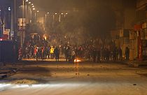 Tunisinos nas ruas pela quarta noite consecutiva