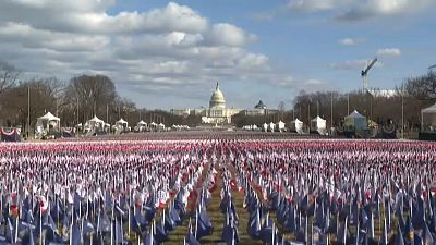 US flags are being placed in the National Mall in Washington DC. They represent the hundreds of thousands of Americans who have lost their lives to Covid-19. 
