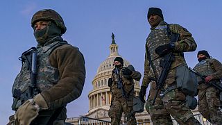 Paramilitari sfilano in Virginia per il Lobby day. Washington blindata per il giuramento di Biden