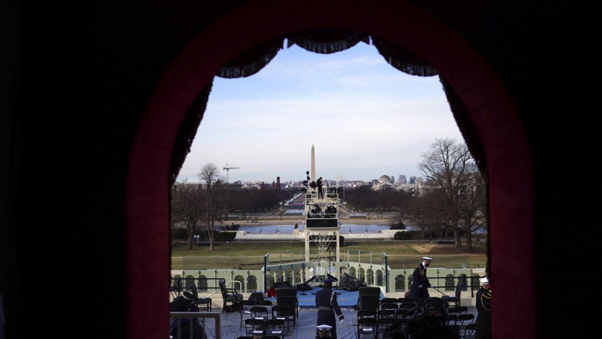 Preparativos para la investidura de Biden en la terraza oeste del Capitolio 
