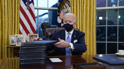 Schneller Amtsbeginn: Joe Biden erlässt 17 Dekrete