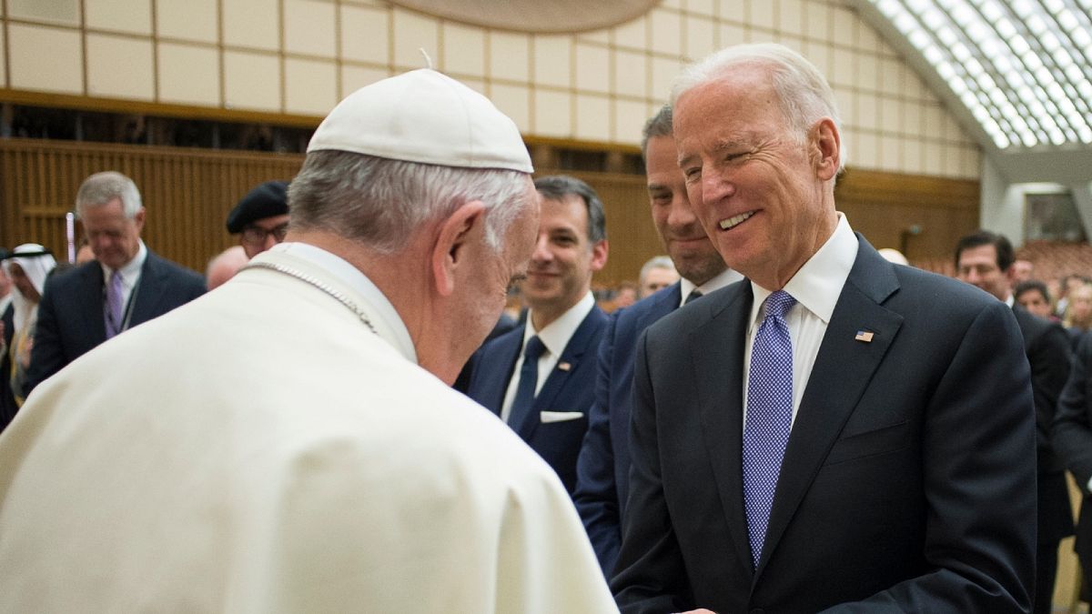 جو بایدن در دیدار با پاپ فرانسیس در سال ۲۰۱۶