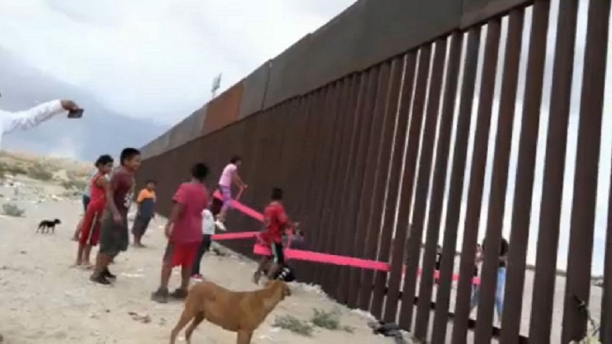 Baloiços instalados na fronteira EUA-México vencem prémio Design do Ano
