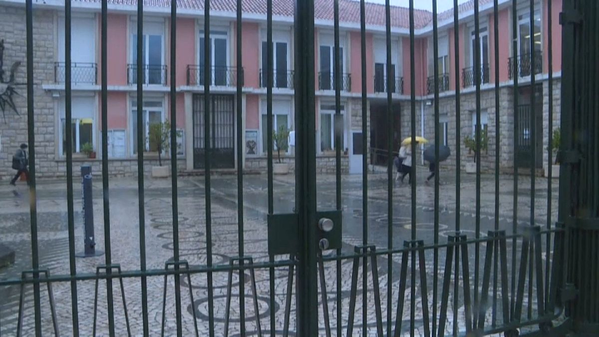 Une école fermée au Portugal