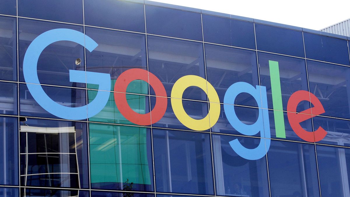 Archives : le logo de Google sur l'un des bâtiments du géant du web sur son quartier général à Montain view en Californie, le 24 septembre 2019 
