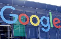Archives : le logo de Google sur l'un des bâtiments du géant du web sur son quartier général à Montain view en Californie, le 24 septembre 2019 
