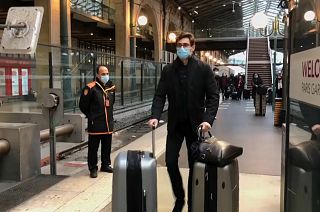 EU mulls closing borders