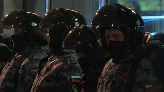 Police line up to arrest Alexei Navalny upon his return to Moscow