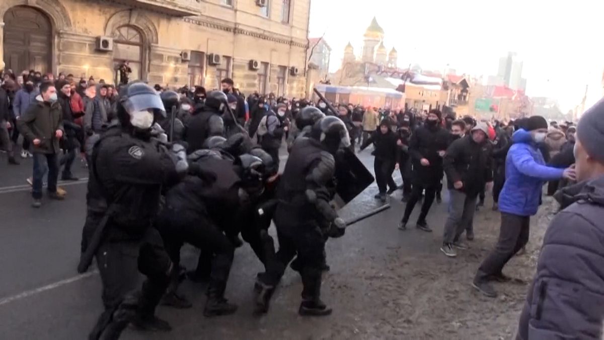 Riot police beat, detain pro-Navalny protesters.