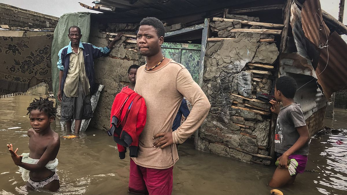 Ciclone tropical Eloise destrói casas na Beira