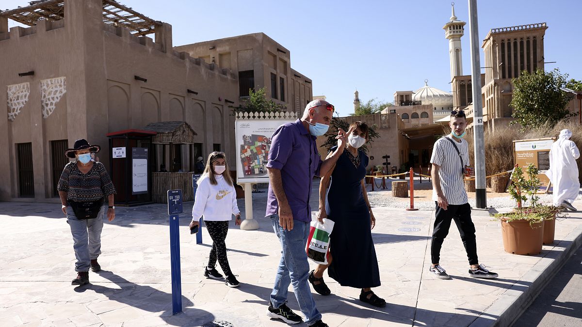  إسرائيليون  يزورون حي الفهيدي التاريخي في دبي