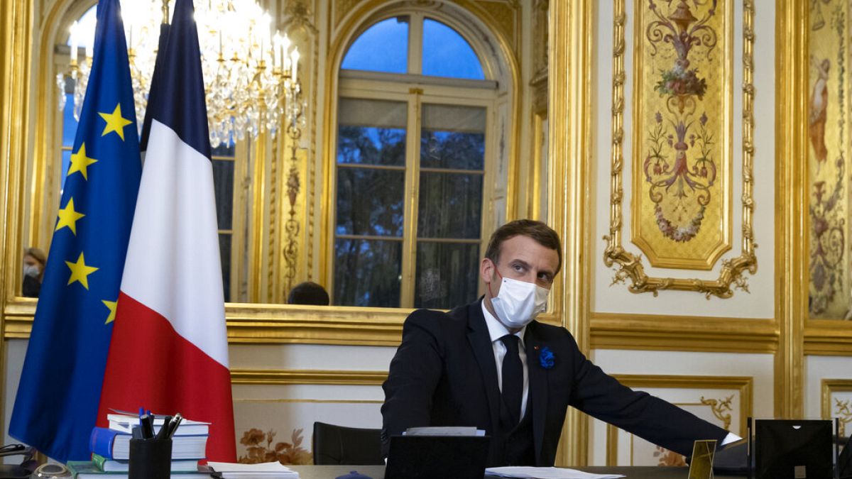 الرئيس الفرنسي إيمانويل ماكرون في قصر الإليزيه في باريس