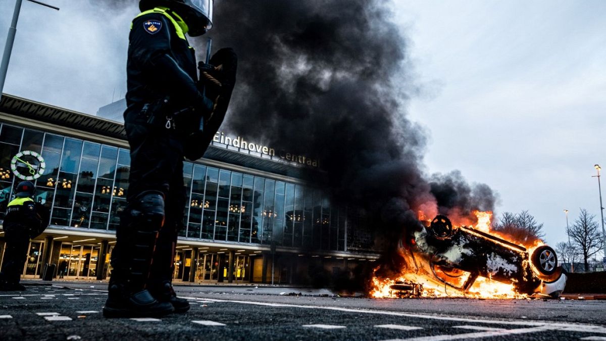 Ολλανδία: Ταραχές, συλλήψεις και καταστροφές